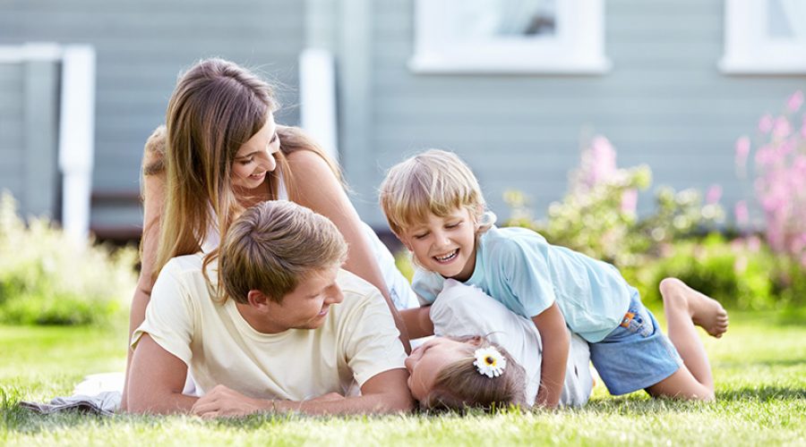 Happy-Family-playing-in-the-yard