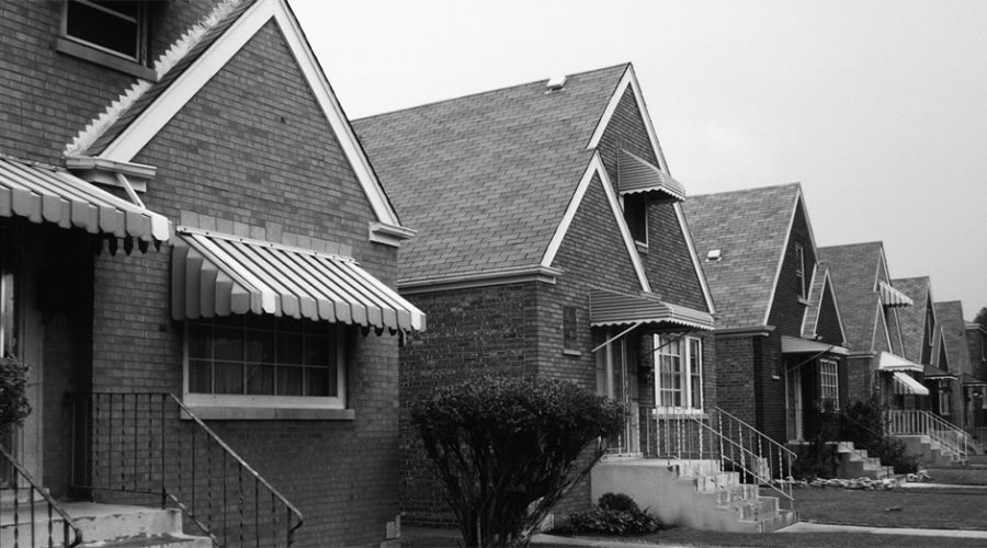 houses-in-black-and-white-photo